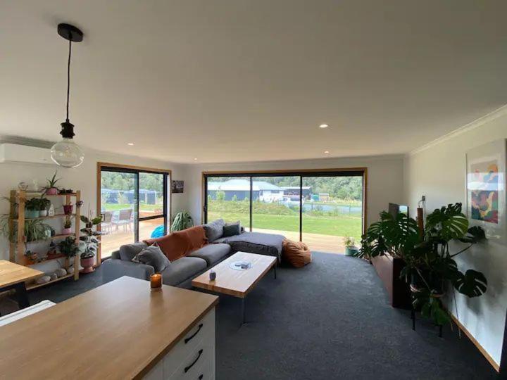 Enchanted Retreat In Greymouth Shared With Host Exterior photo
